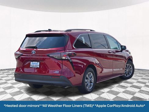 Used 2023 Toyota Sienna XLE FWD image 18