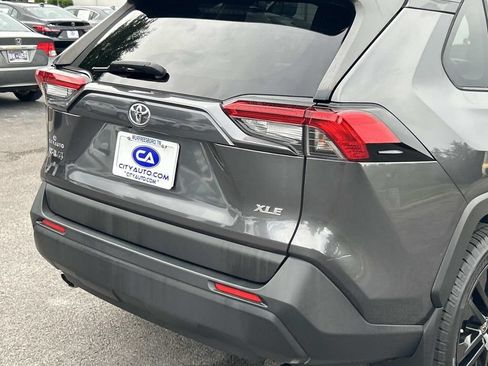 Used 2020 Toyota RAV4 XLE Premium FWD image 13