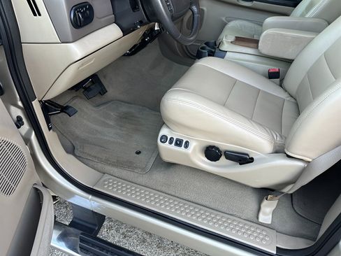 Used 2005 Ford Excursion Limited image 16