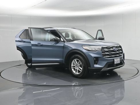 Used 2025 Ford Explorer Active w/ Active Comfort Package RWD image 35