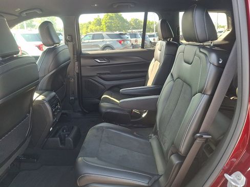 Used 2025 Jeep Grand Cherokee L Laredo AWD/4WD image 10