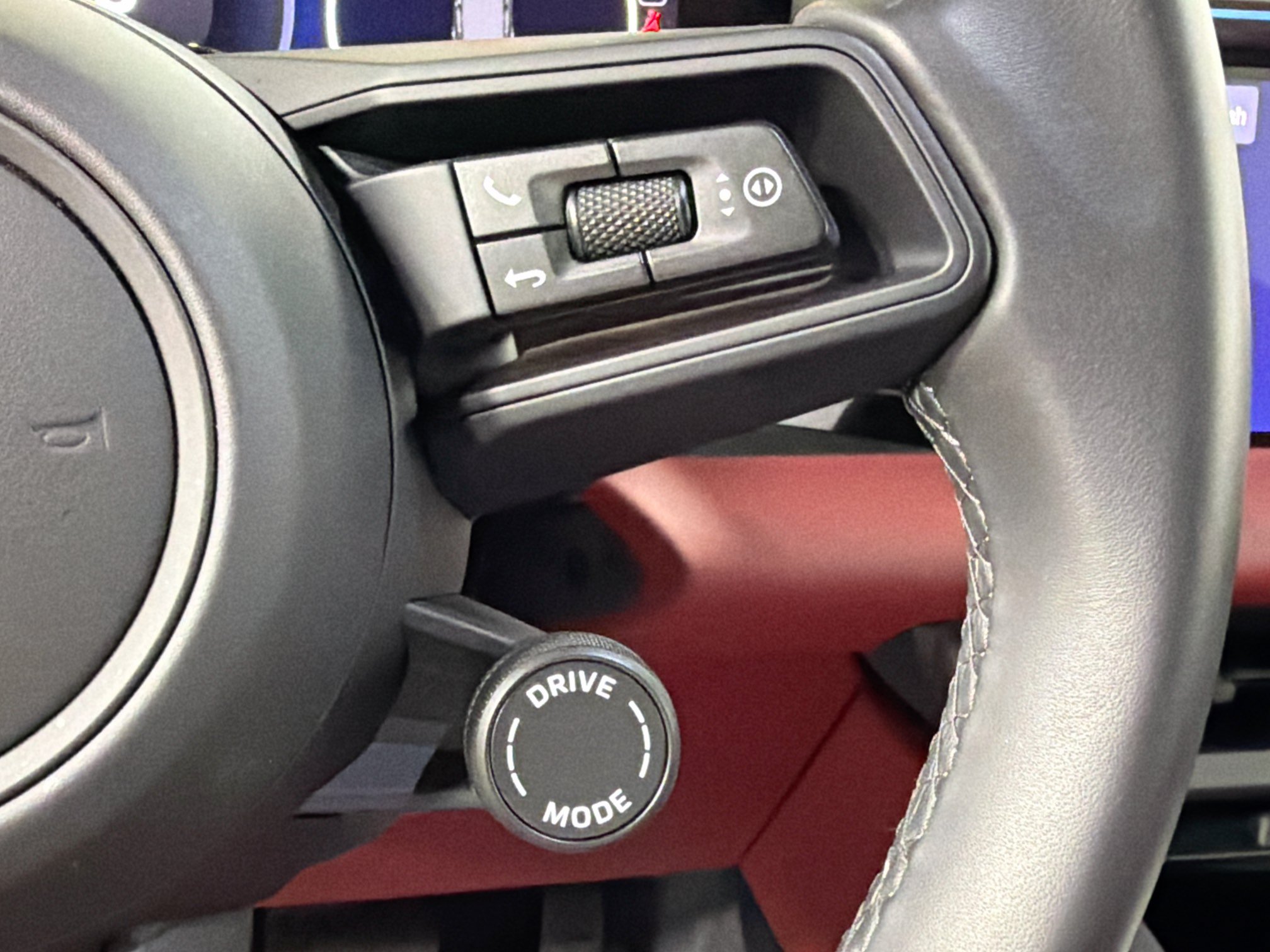 Certified 2026 Porsche Macan Electric RWD image 39
