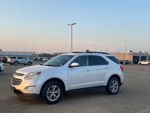 Used 2017 Chevrolet Equinox LT FWD image 11