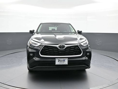 Certified 2025 Toyota Highlander LE AWD/4WD image 2