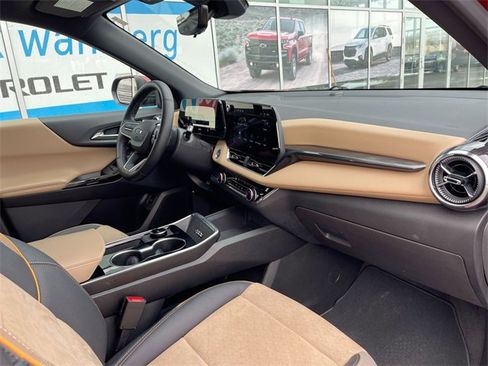 Used 2025 Chevrolet Equinox ACTIV w/ Safety and Technology Package image 29