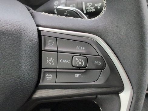 Used 2023 Jeep Grand Cherokee L Laredo RWD image 24