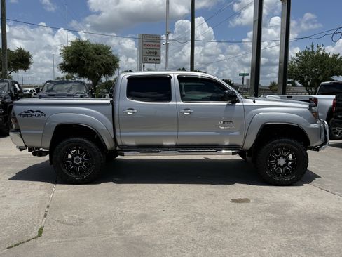 Used 2015 Toyota Tacoma 4x4 Double Cab w/ SR5 Package image 3