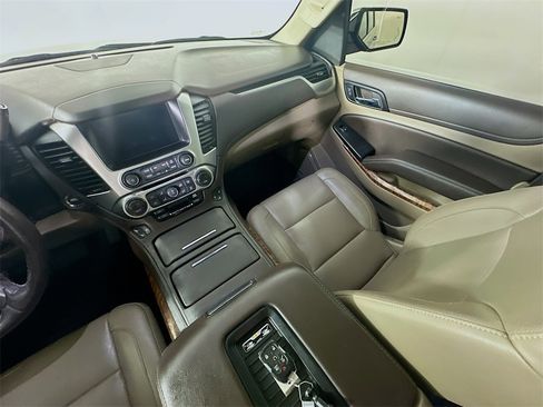 Used 2020 Chevrolet Suburban Premier image 11