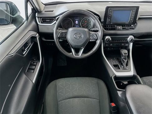 Used 2020 Toyota RAV4 XLE image 3