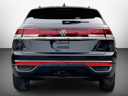 Used 2025 Volkswagen Atlas Cross Sport SE AWD/4WD image 6