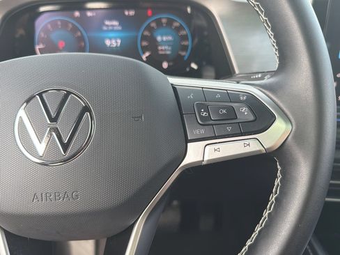 Certified 2025 Volkswagen Atlas Cross Sport SE w/ Panoramic Sunroof Package AWD/4WD image 12