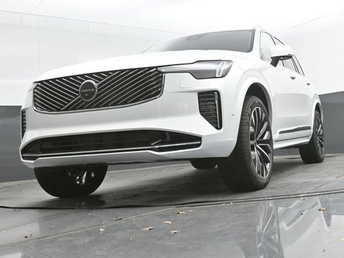 New 2026 Volvo XC90 B6 Ultra image 25