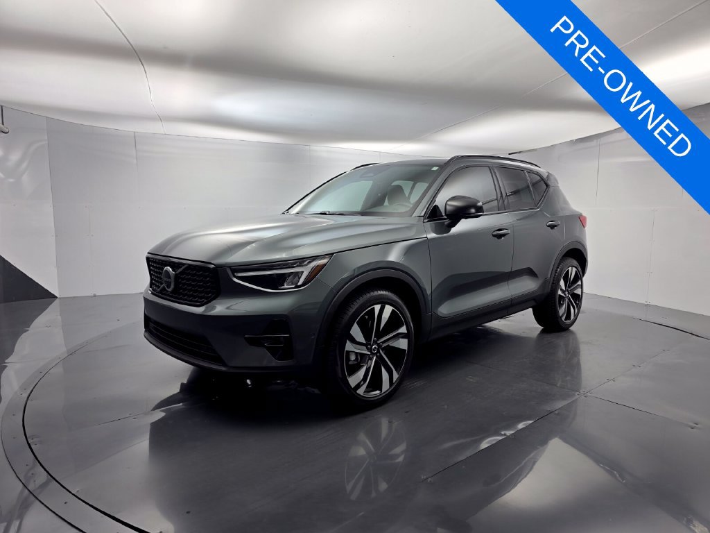 Used 2026 Volvo XC40 B4 Plus w/ Protection Package FWD image 8