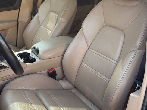 Used 2020 Porsche Cayenne image 15