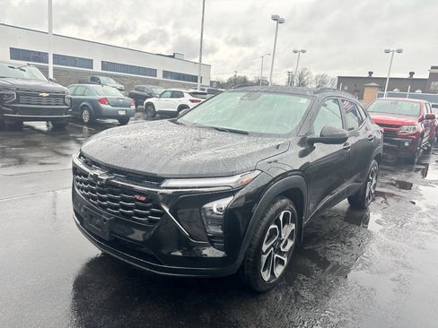 Certified 2024 Chevrolet Trax RS w/ Sunroof Package image 3