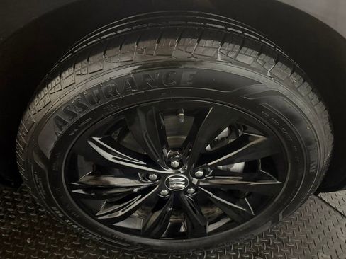 Used 2024 Buick Envista Sport Touring w/ Convenience II Package FWD image 17