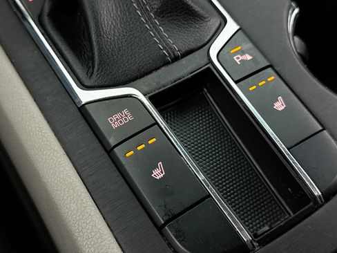 Used 2020 Kia Sedona EX FWD image 8