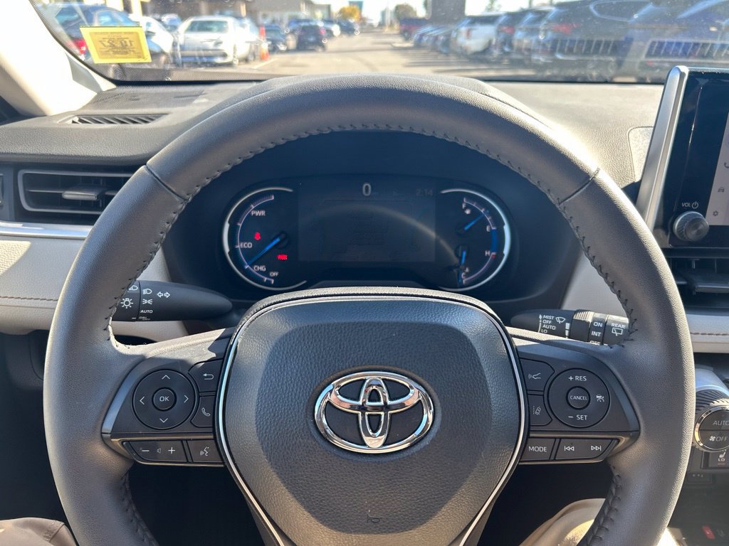 Used 2025 Toyota RAV4 XLE w/ Convenience Package AWD/4WD image 14