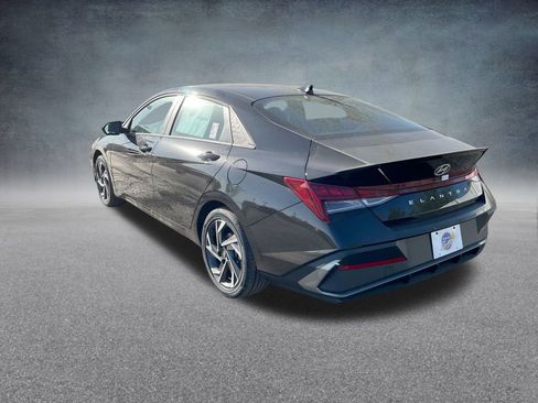 Used 2025 Hyundai Elantra SEL image 29