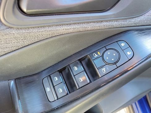 Used 2023 Nissan Rogue S image 21