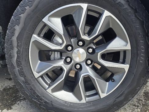 Used 2023 Chevrolet Silverado 1500 LT AWD/4WD image 11