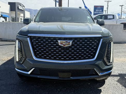 Used 2025 Cadillac Escalade Premium Luxury w/ Touring Package image 3