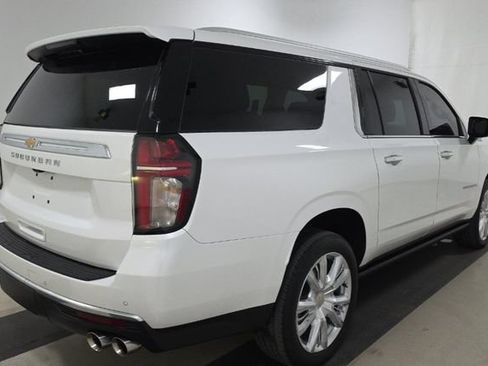 Used 2023 Chevrolet Suburban High Country w/ Premium Package 2 AWD/4WD image 8