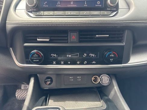 Used 2025 Nissan Rogue SV AWD/4WD image 17