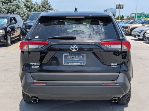 Used 2024 Toyota RAV4 XLE AWD/4WD image 4