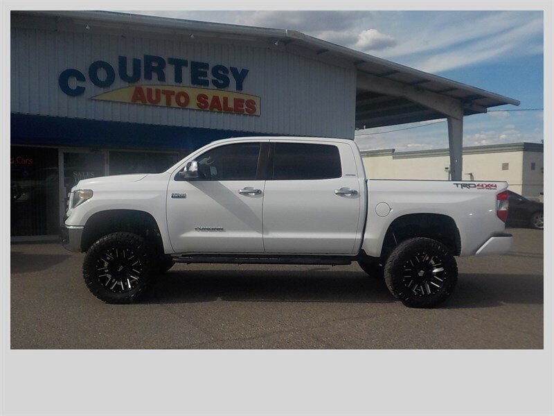Used 2018 Toyota Tundra Limited w/ Limited Premium Package AWD/4WD image 3