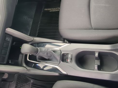 Used 2024 Toyota Corolla Cross LE image 21