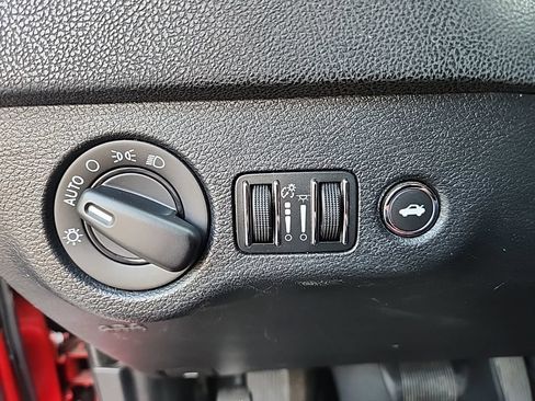 Used 2012 Dodge Charger SE RWD image 21