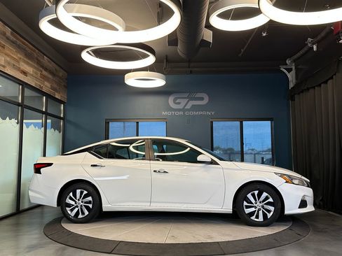 Used 2021 Nissan Altima 2.5 S FWD image 2