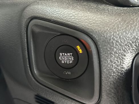 Used 2024 Jeep Gladiator Sport AWD/4WD image 23