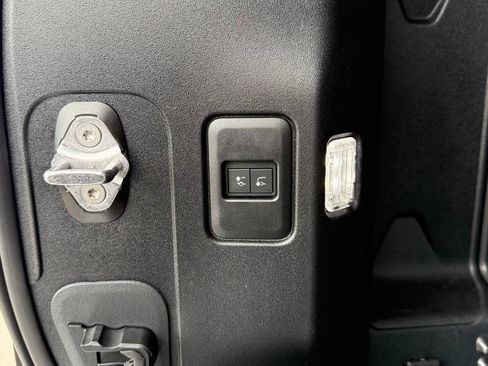 Certified 2025 Land Rover Defender 110 S AWD/4WD image 40