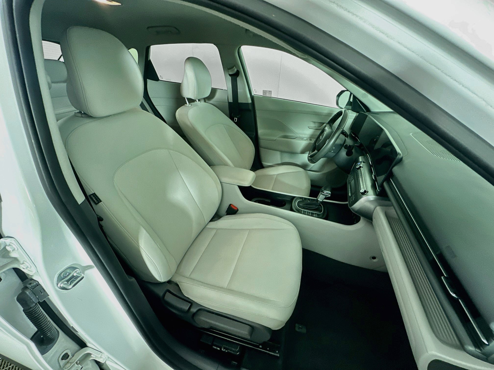 Used 2025 Hyundai Kona SEL FWD image 31