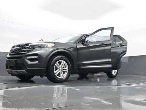 Used 2022 Ford Explorer XLT w/ Equipment Group 202A image 34