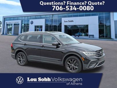 Used 2024 Volkswagen Tiguan SE w/ Panoramic Sunroof Package