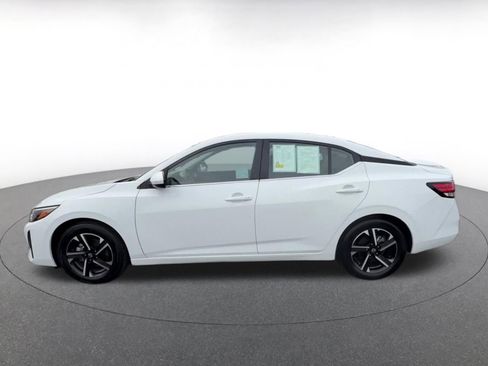 Used 2025 Nissan Sentra SV image 9