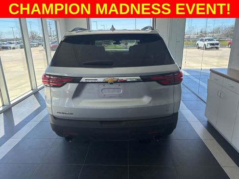 Used 2022 Chevrolet Traverse LT image 4