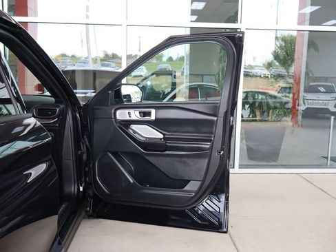Used 2020 Ford Explorer Platinum w/ Premium Technology Package AWD/4WD image 46
