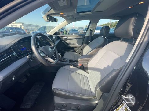 Used 2025 Volkswagen Jetta SE image 22