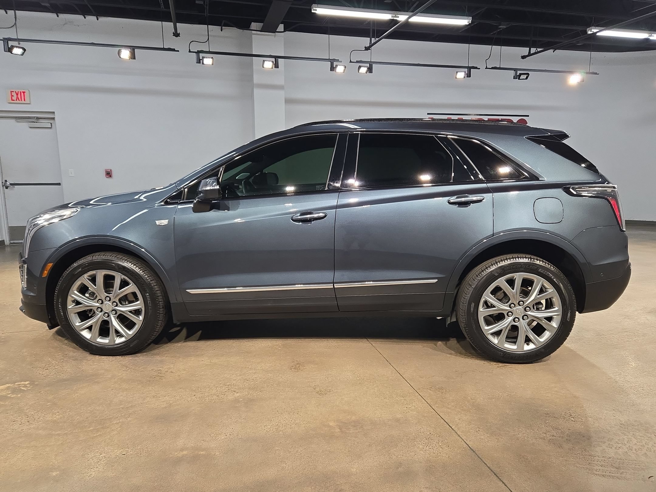 Used 2021 Cadillac XT5 Sportv w/ Platinum Package AWD/4WD image 4