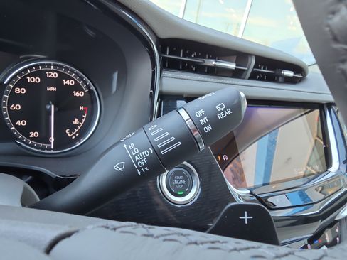 Used 2025 Cadillac XT6 Premium Luxury image 15