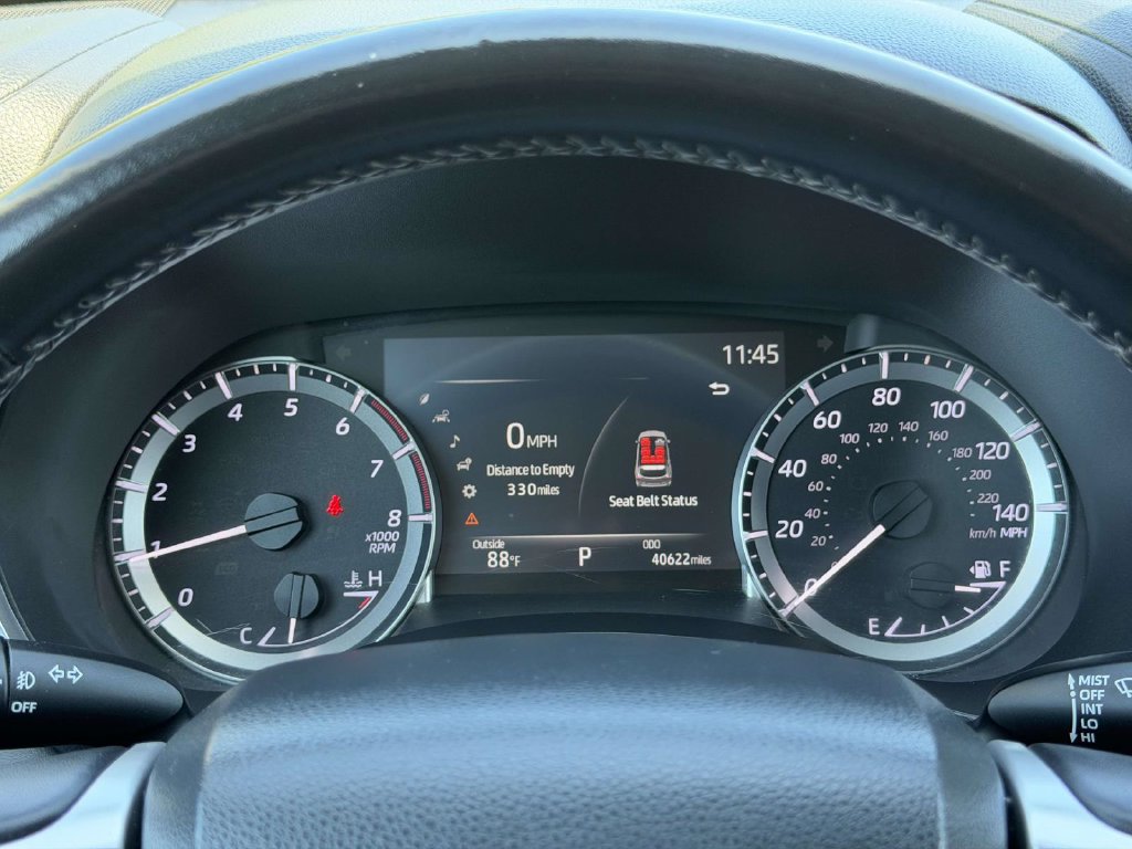 Used 2023 Toyota Highlander XLE FWD image 11