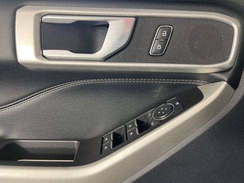 Used 2022 Ford Explorer XLT image 26