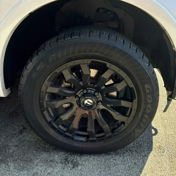 Used 2017 Ford F150 Lariat w/ Equipment Group 502A Luxury AWD/4WD image 19