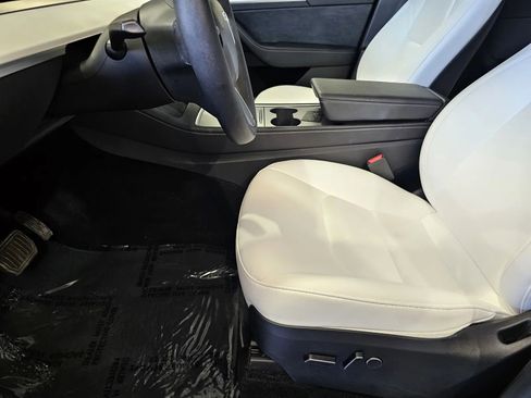 Used 2023 Tesla Model Y Long Range AWD/4WD image 14