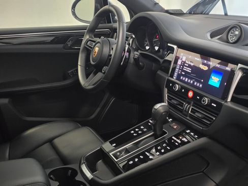 Certified 2026 Porsche Macan AWD/4WD image 28