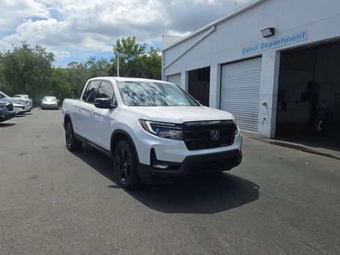 Used 2025 Honda Ridgeline Black Edition image 3
